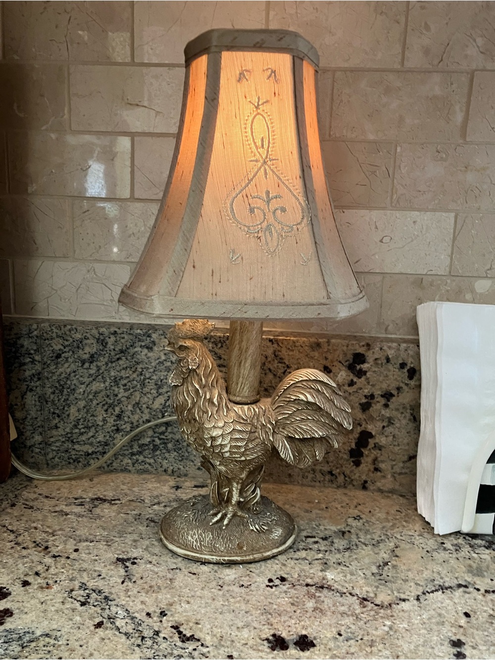 Rooster lamp on kitchen counter - Picture 2 of 2